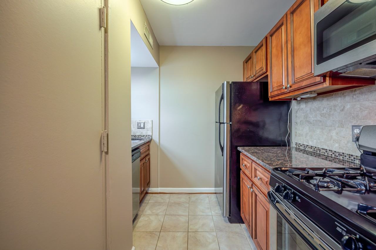 430 N Armistead St #303 - Photo 5 of 25