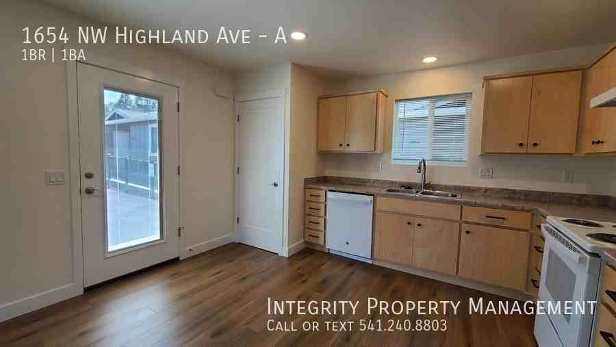 1654 Nw Highland Ave #A - Photo 6 of 19