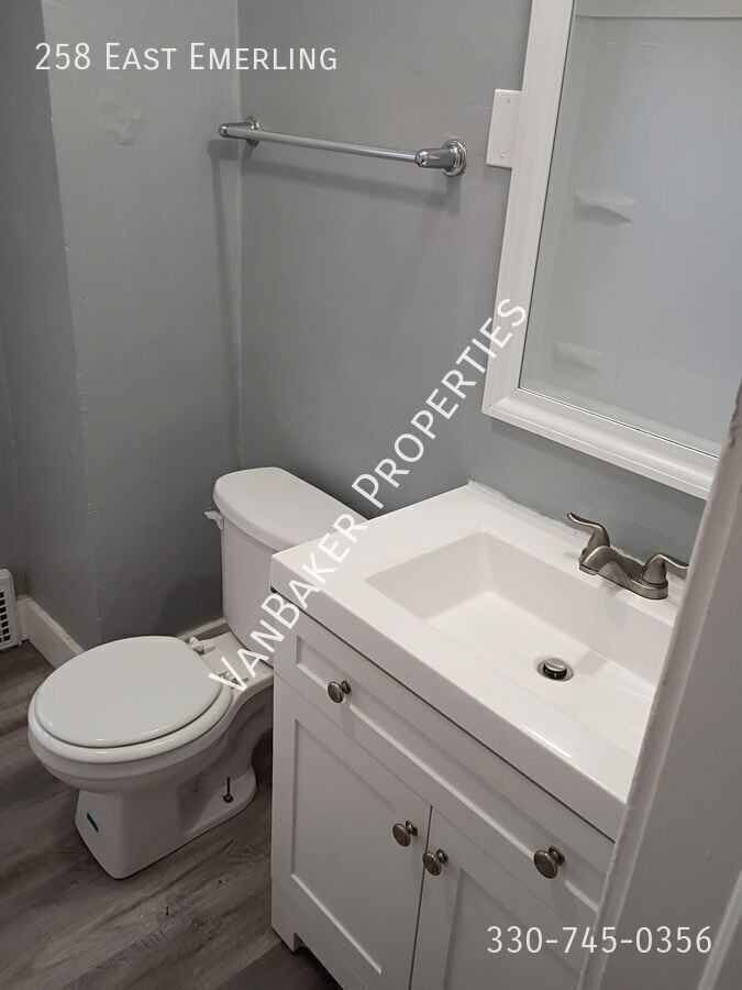 258 E Emerling Ave - Photo 2 of 9