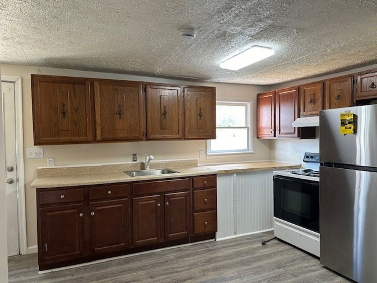 203 N Duke St - Photo 4 of 12
