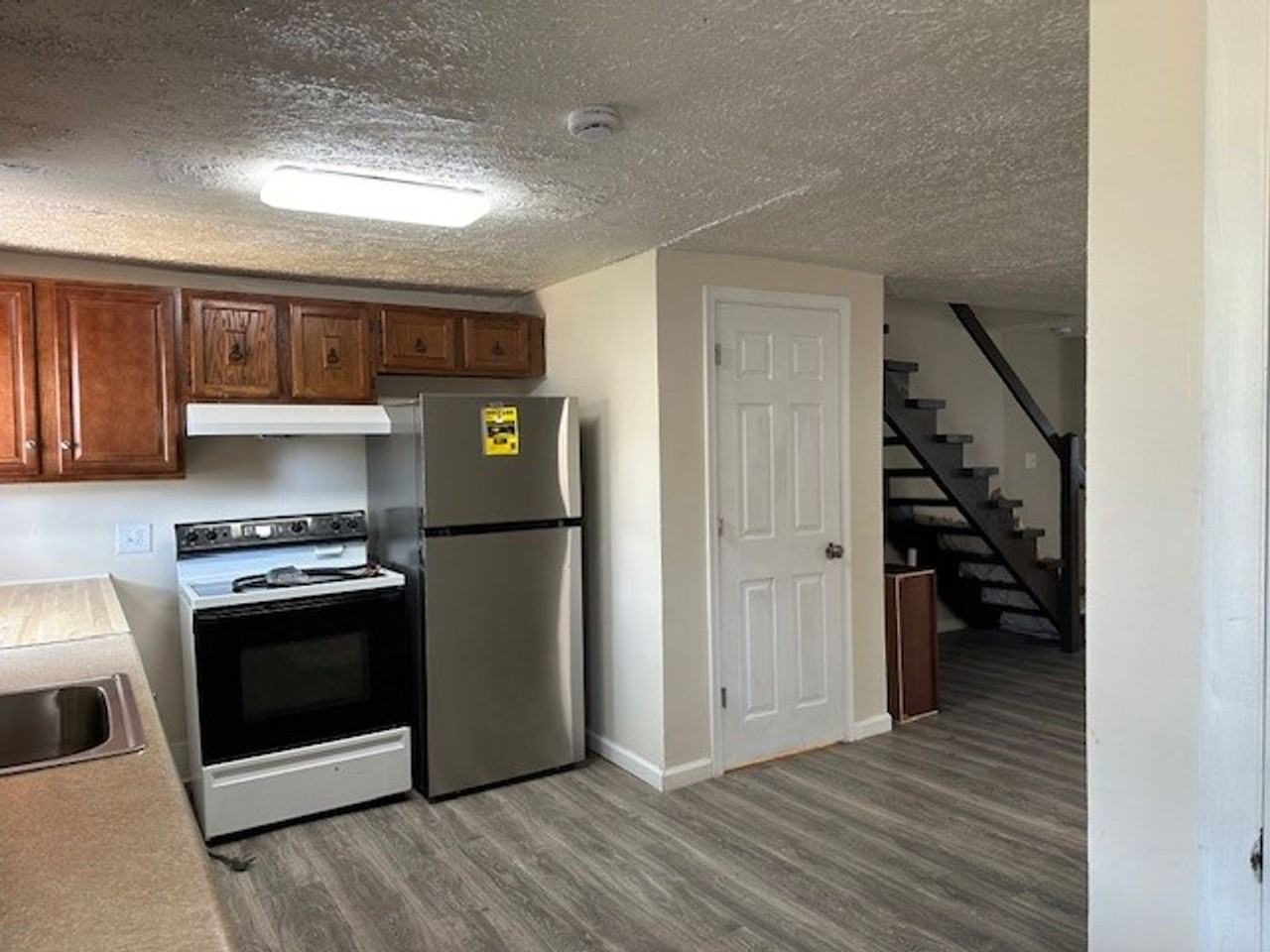 203 N Duke St - Photo 5 of 12