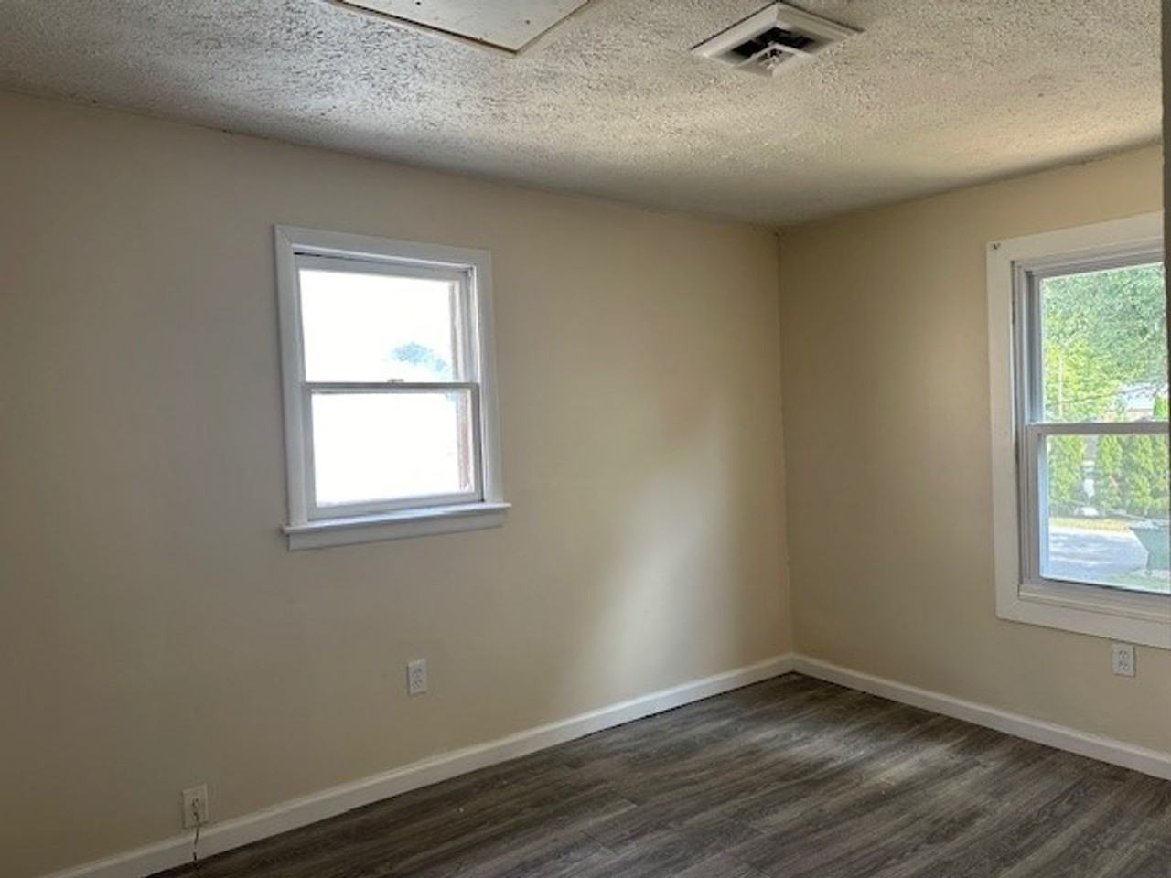 203 N Duke St - Photo 6 of 12