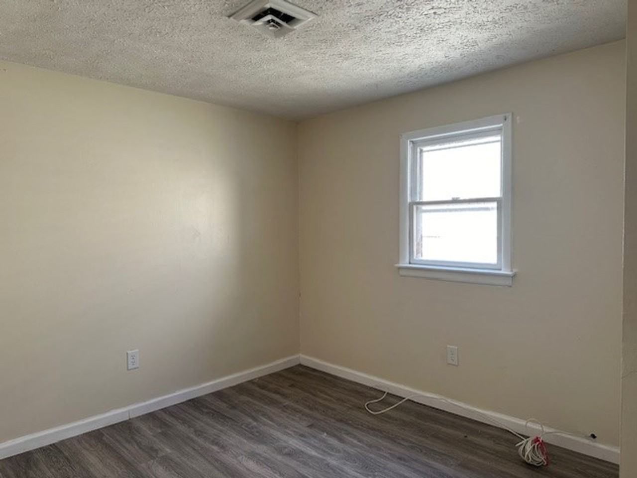 203 N Duke St - Photo 7 of 12