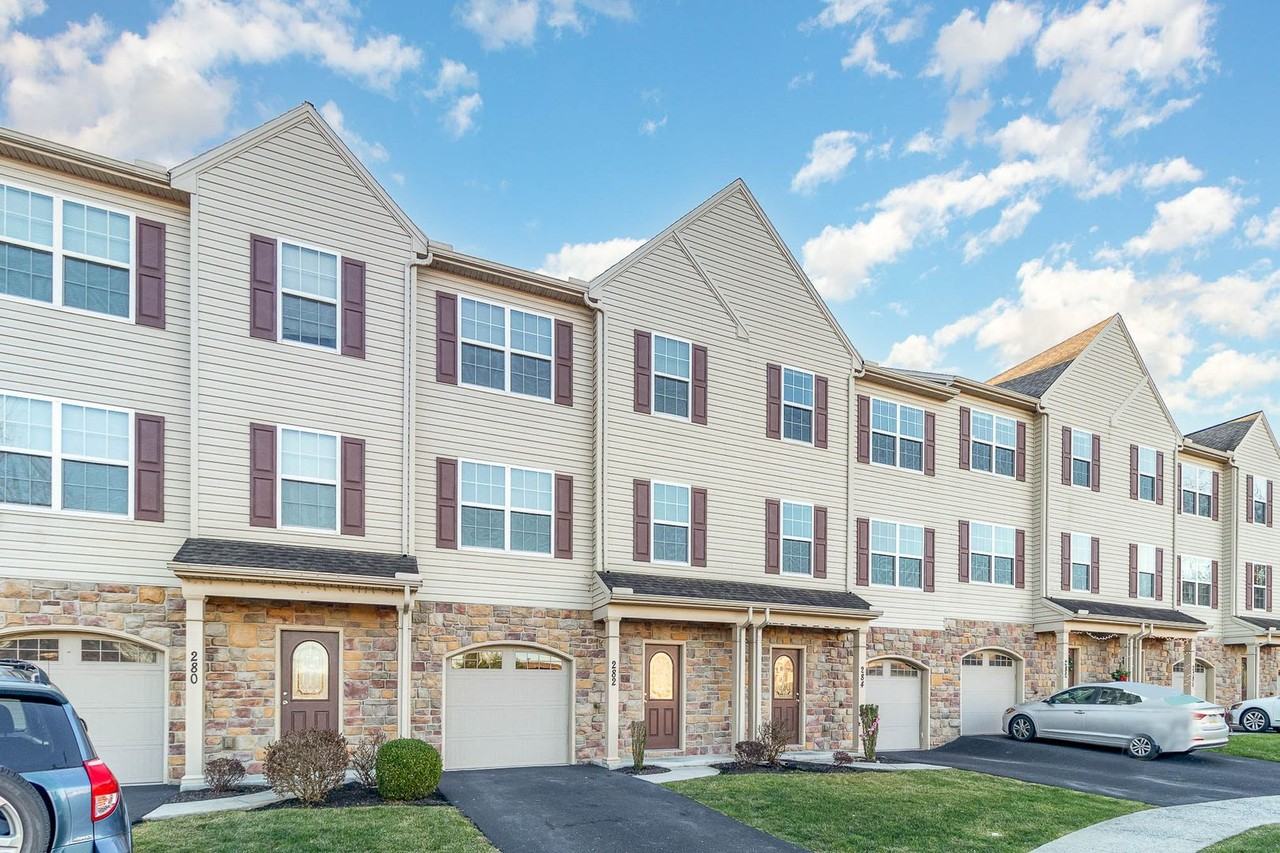 282 Fieldstone Ct - Photo 3 of 27
