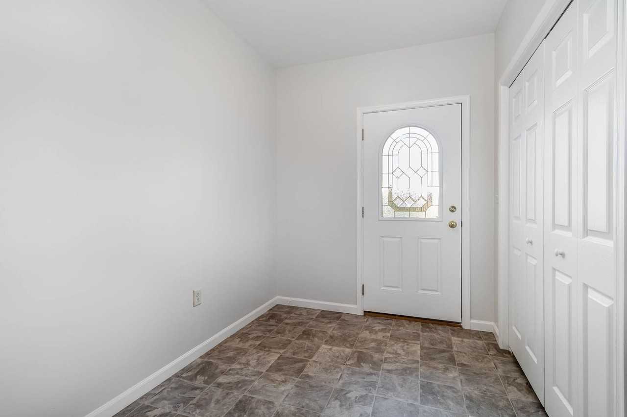 282 Fieldstone Ct - Photo 6 of 27