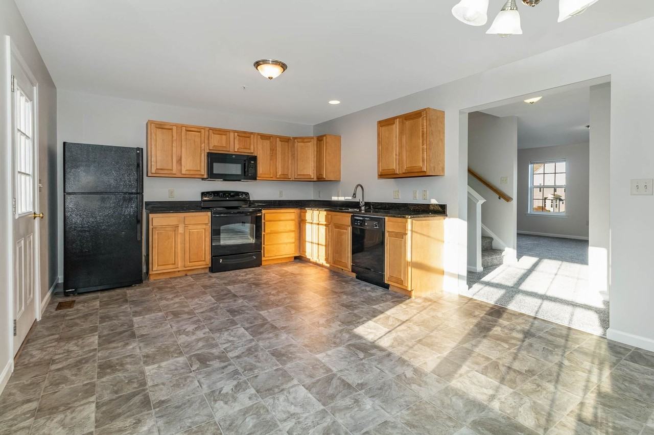 282 Fieldstone Ct - Photo 7 of 27