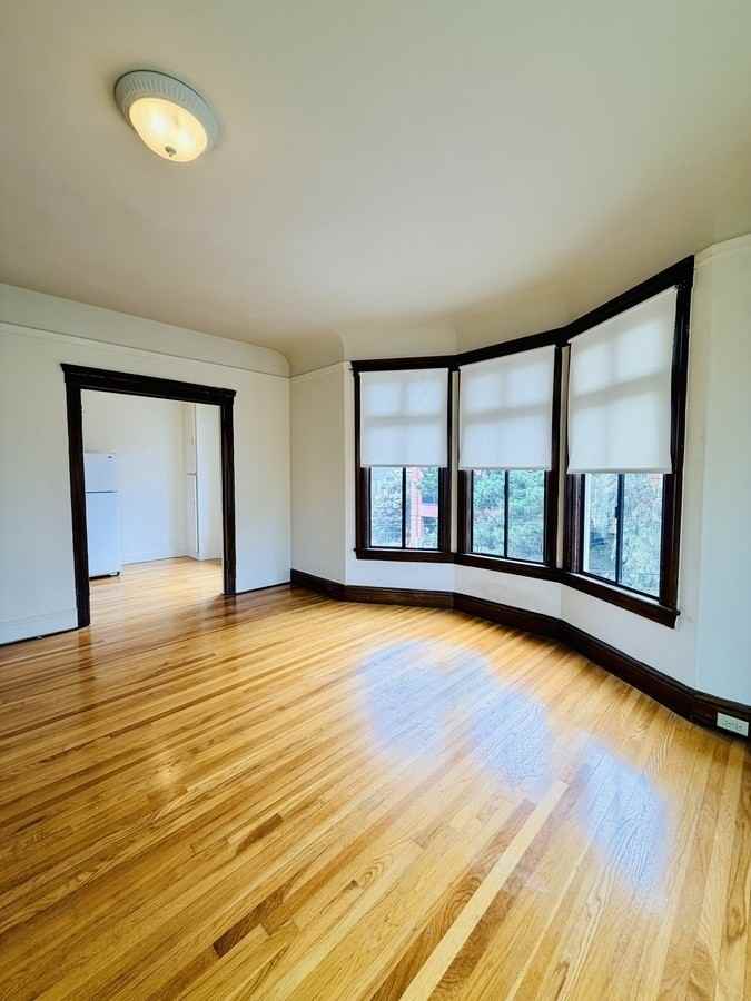 405 6th Ave #16 - Photo 3 of 9