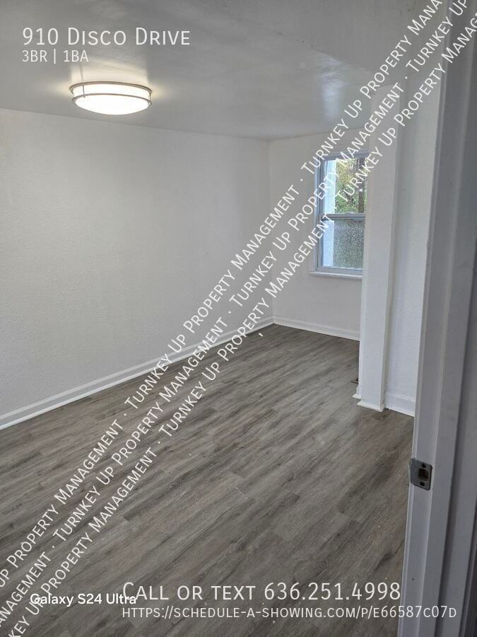 910 Disco Dr - Photo 6 of 17