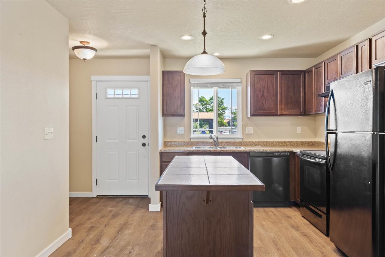 1669 E Horsehaven Ave #1 - Photo 5 of 15
