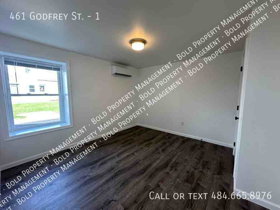 461 Godfrey St #1 - Photo 4 of 12