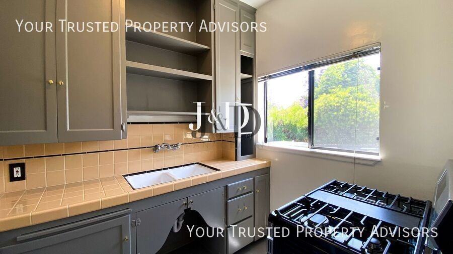 2822 30th St - Photo 6 of 35