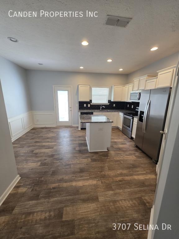3707 Selina Dr - Photo 6 of 26