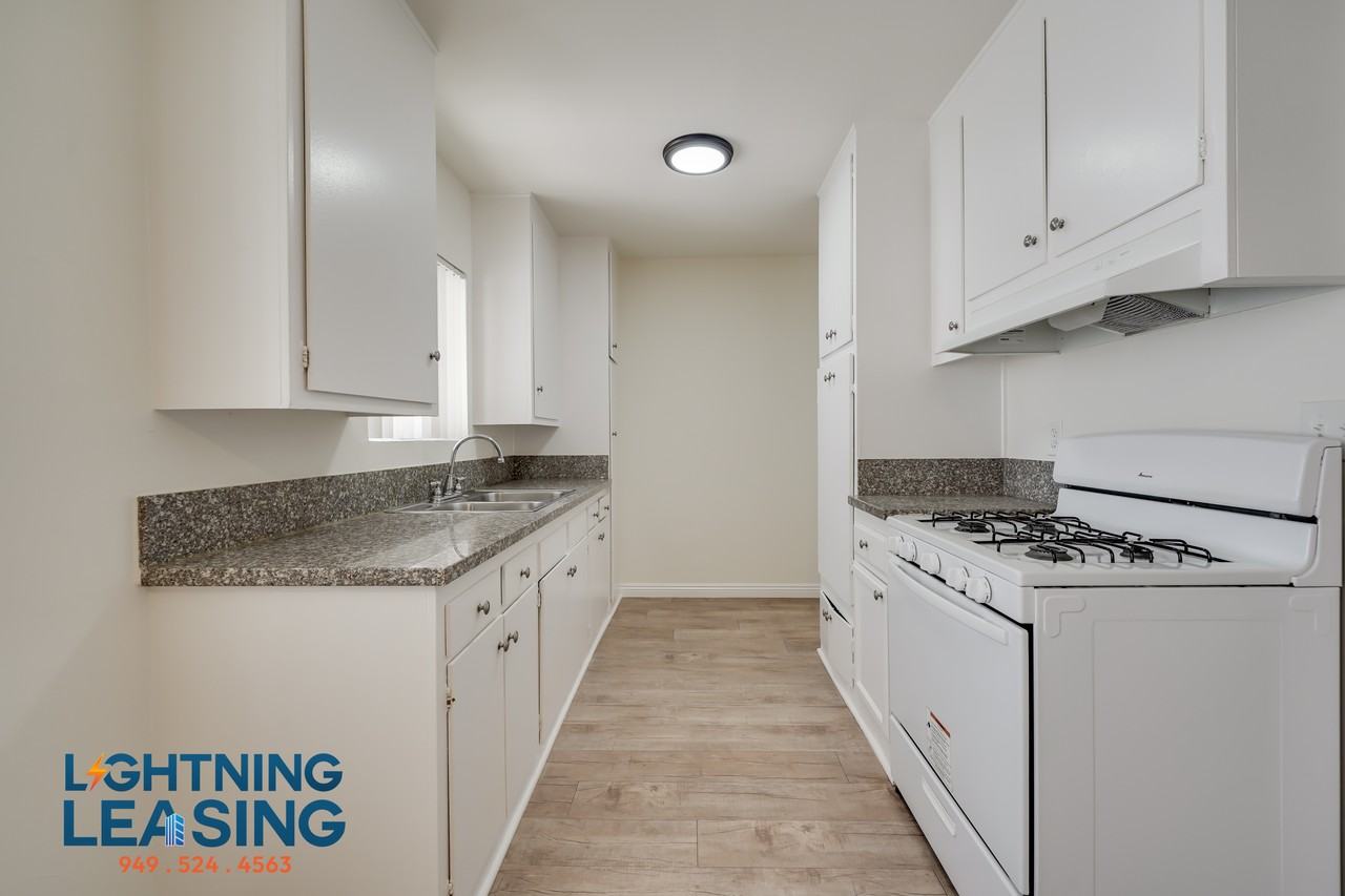 5131 5/2 Yarmouth Ave #10D - Photo 2 of 24