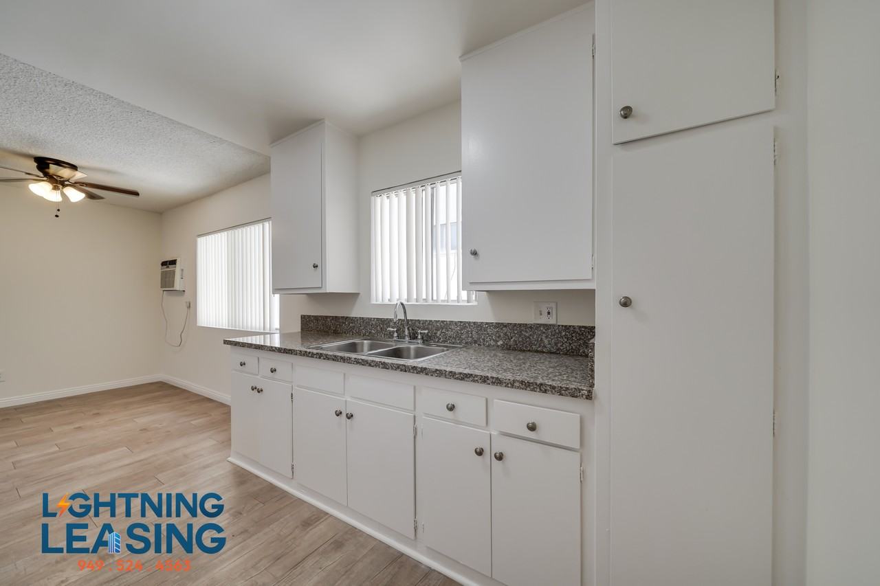 5131 5/2 Yarmouth Ave #10D - Photo 6 of 24