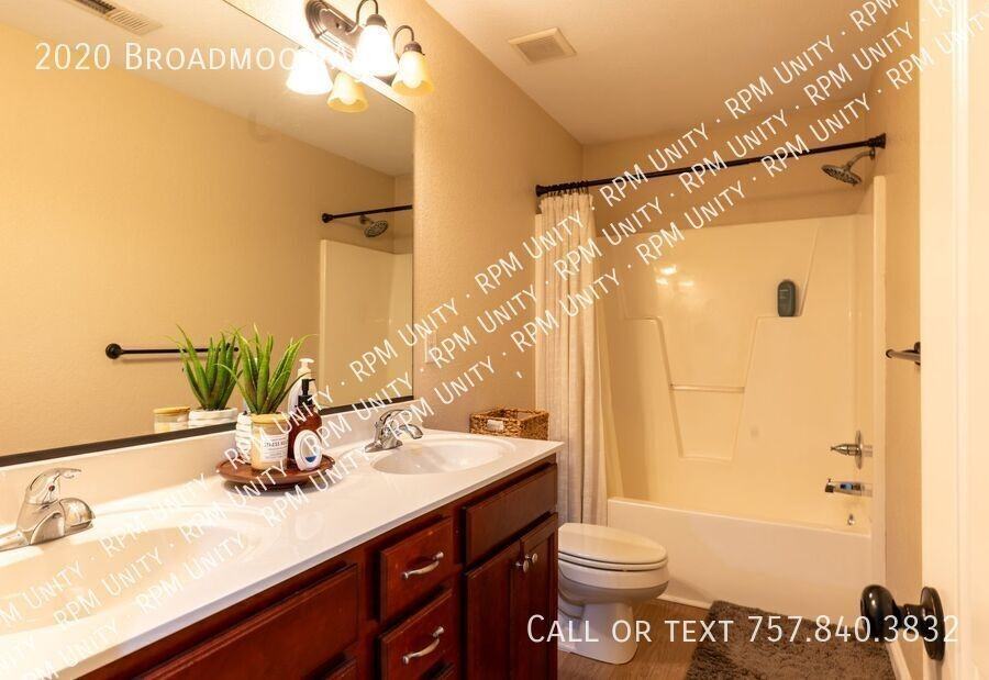 2020 Broadmoor Ave - Photo 3 of 9