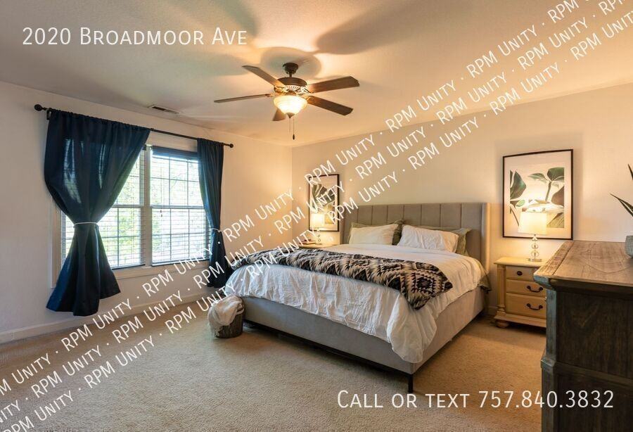 2020 Broadmoor Ave - Photo 5 of 9