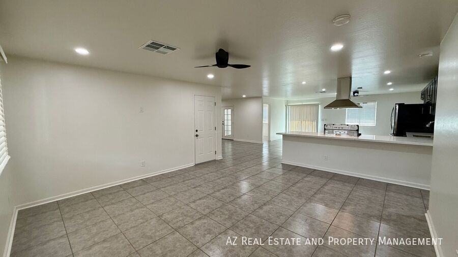 8501 W Mitchell Dr - Photo 4 of 20