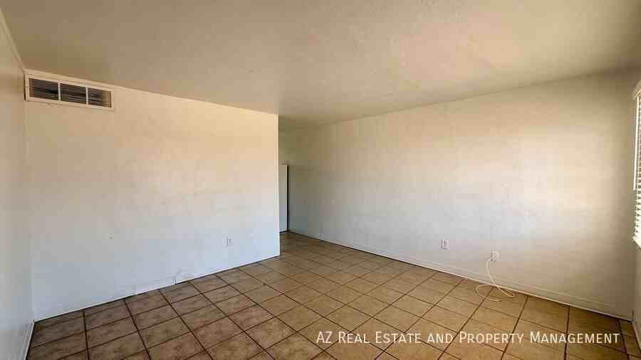 7532 N 21st Ave #2 - Photo 5 of 18