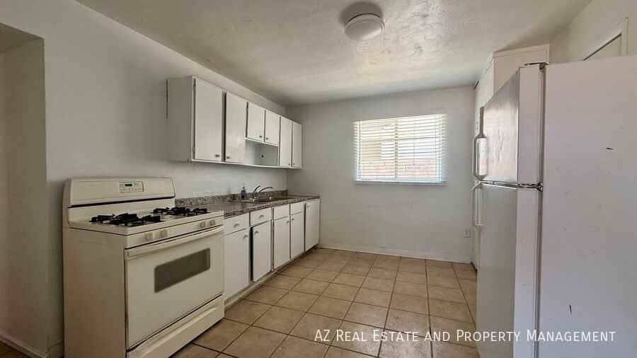 7532 N 21st Ave #2 - Photo 6 of 18