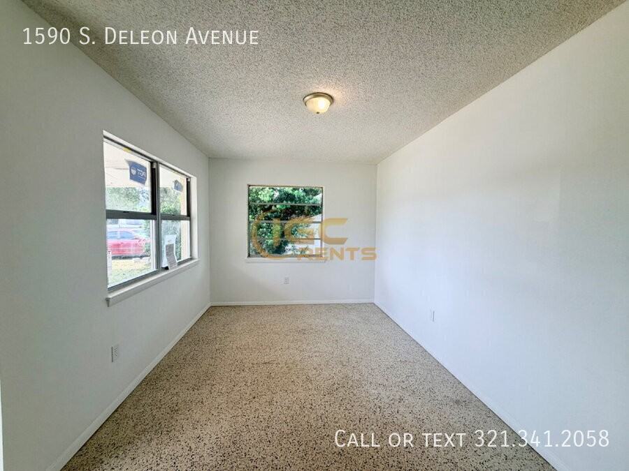 1590 S Deleon Ave - Photo 2 of 14