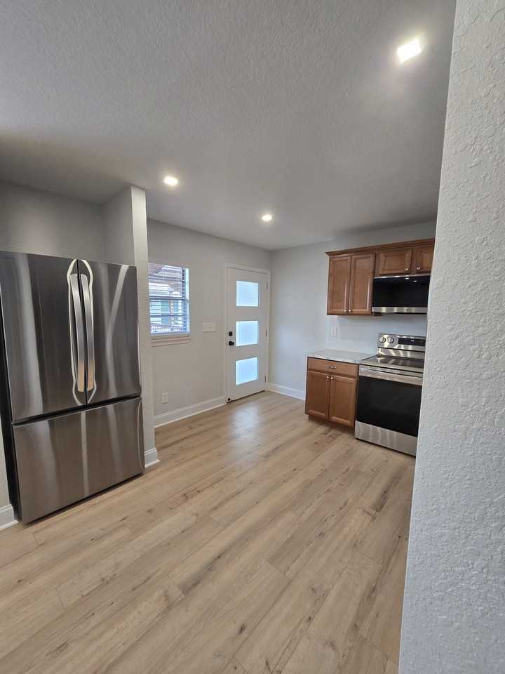 1706 N Tampania Ave #D - Photo 5 of 11