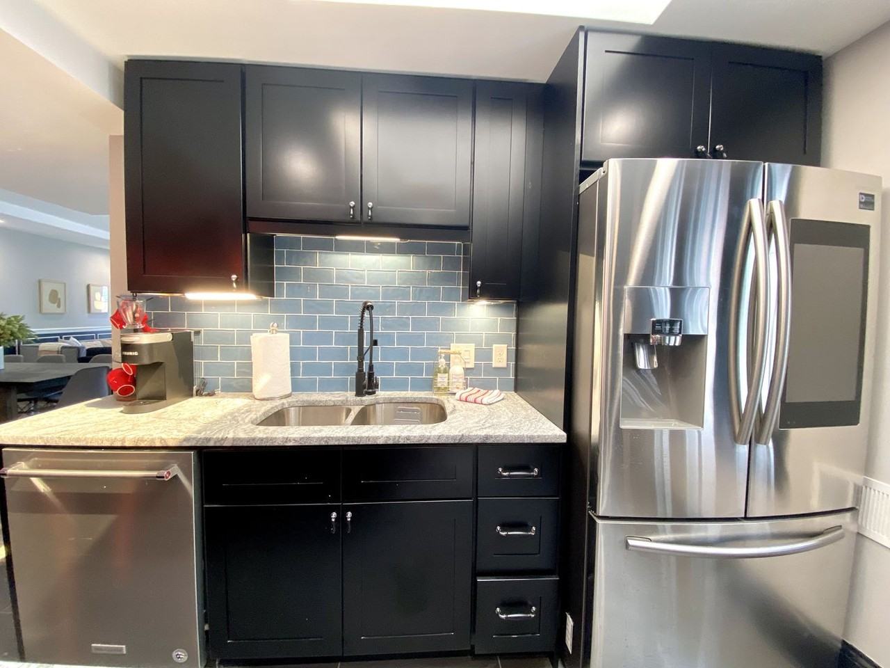 712 N West St Rm 2 #2 - Photo 4 of 20
