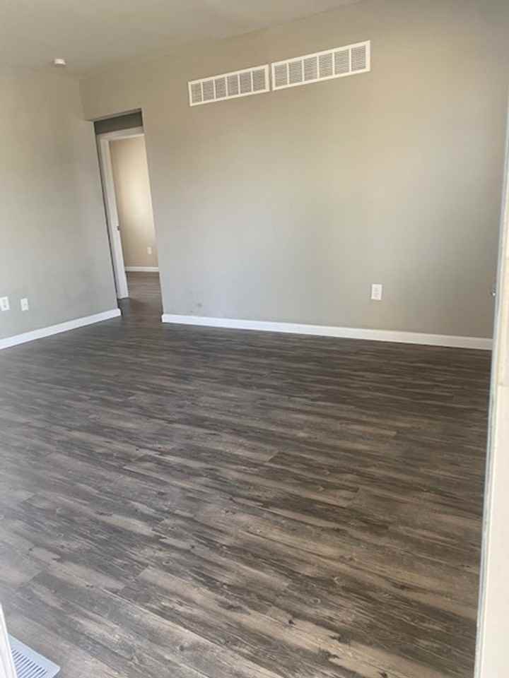 201 Bedford Dr #E203 - Photo 3 of 16