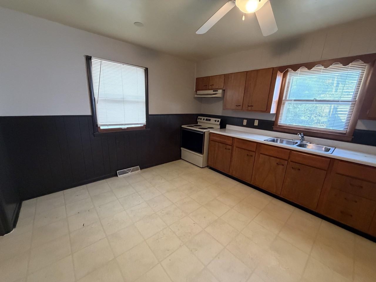 40 S Alexander St - Photo 2 of 10