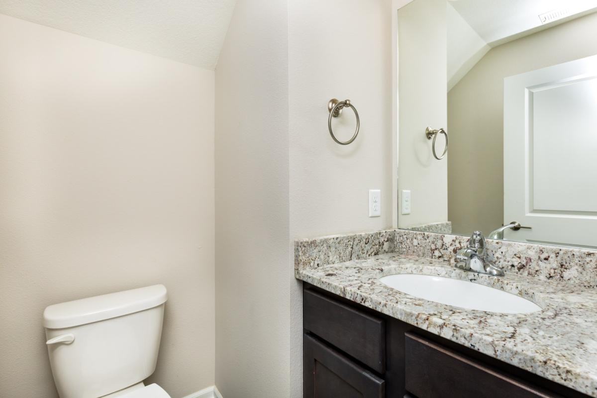 808 Se 10th Ln #1 - Photo 7 of 13