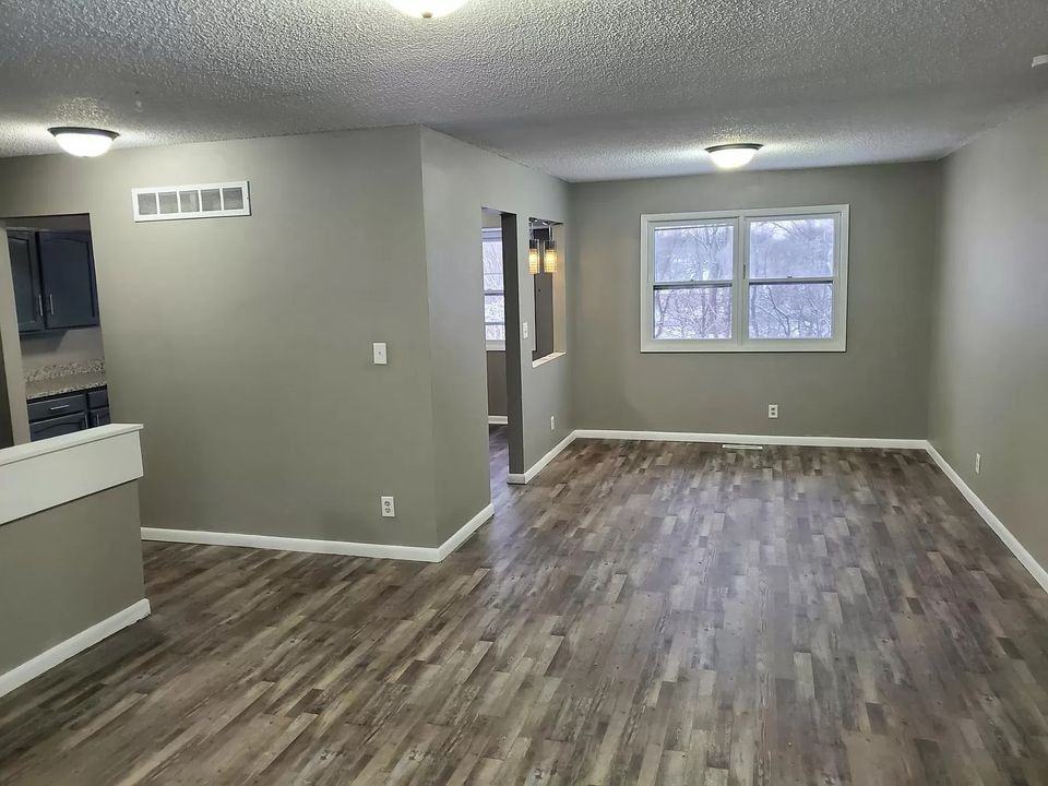 E Hackley Ave - Photo 3 of 16