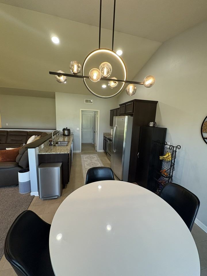 713 Se 12th St - Photo 5 of 44