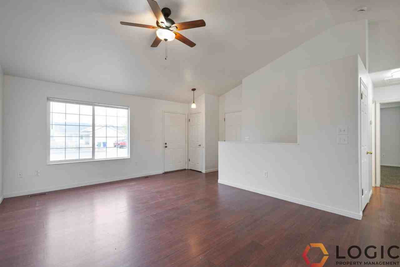 126 W 475 S - Photo 3 of 22