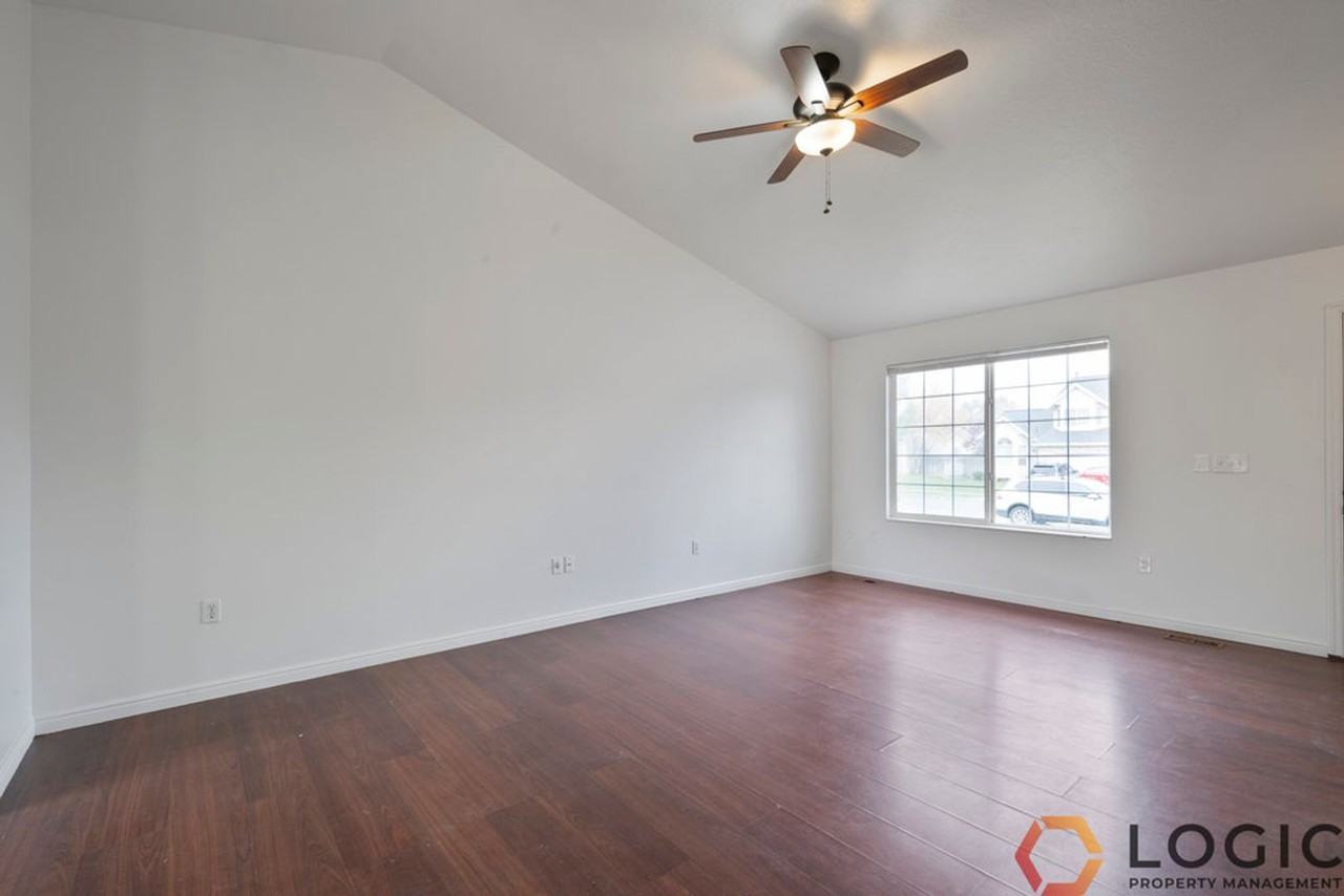 126 W 475 S - Photo 4 of 22
