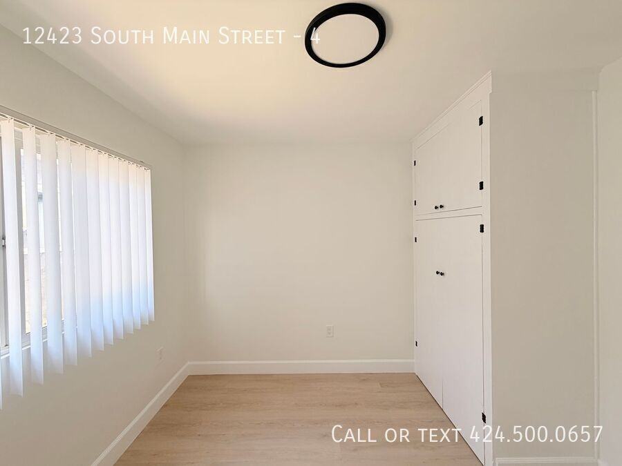 12423 S Main St #4 - Photo 3 of 13