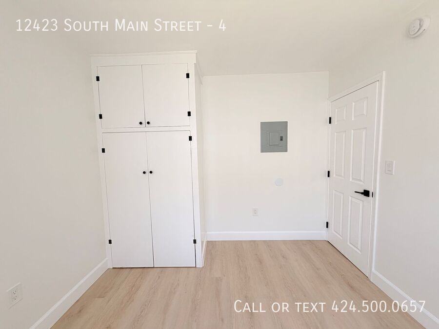12423 S Main St #4 - Photo 4 of 13