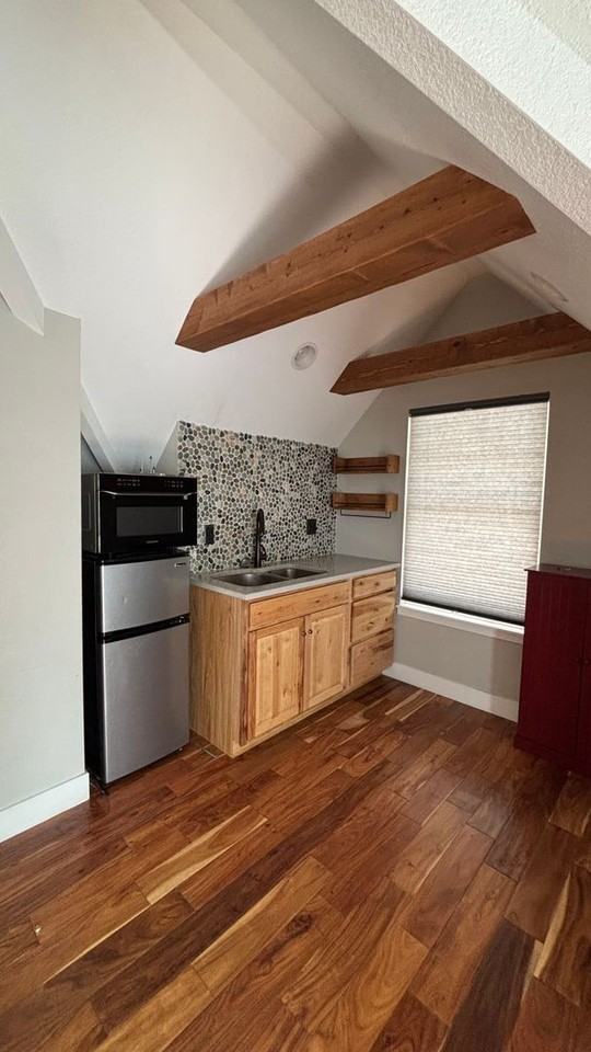 212 Illinois Ave - Photo 7 of 14
