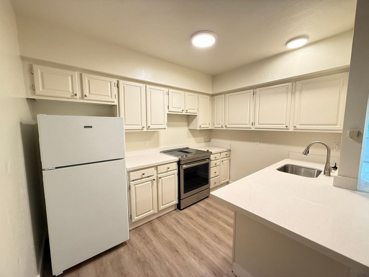 51 Essex St #11 - Photo 4 of 12