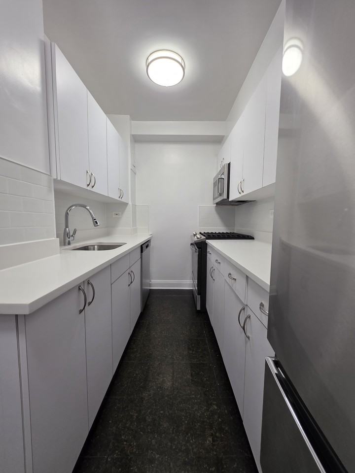 157 E 57th St #EV3D - Photo 4 of 7