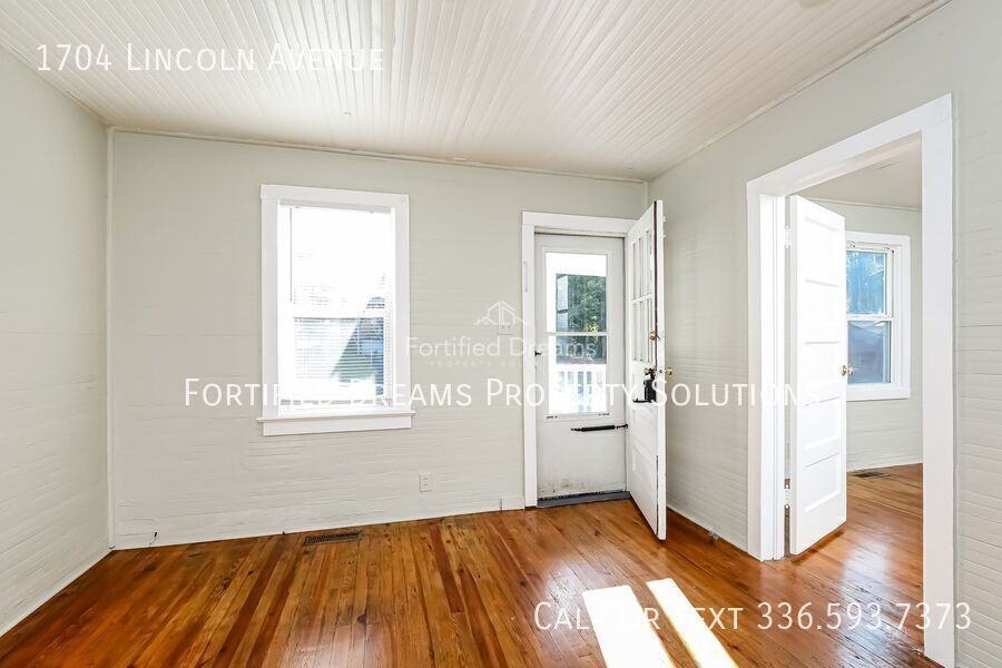 1704 Lincoln Ave - Photo 4 of 18