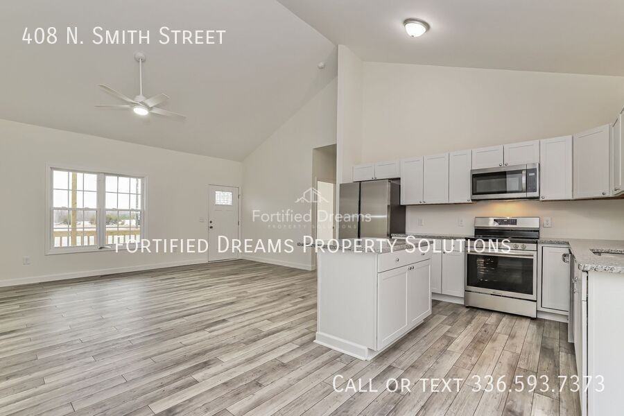 408 N Smith St - Photo 3 of 12