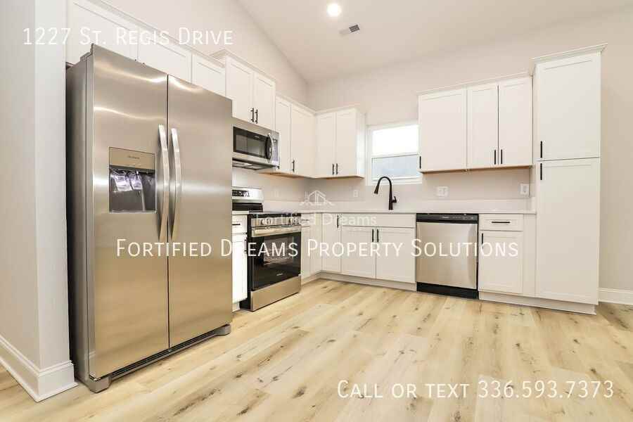 1227 Saint Regis Dr - Photo 3 of 13