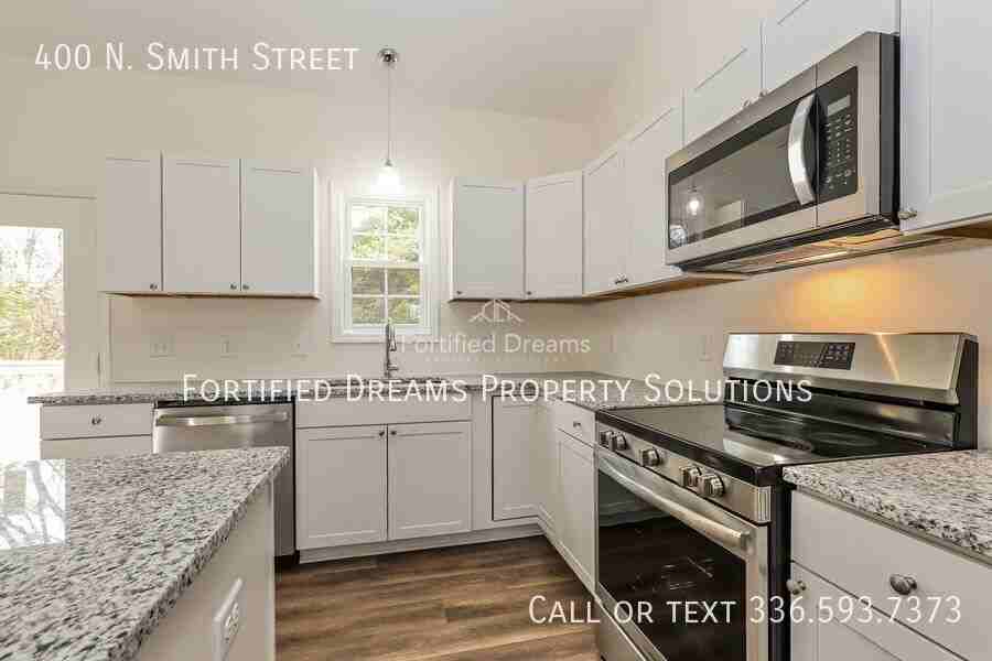 400 N Smith St - Photo 2 of 11