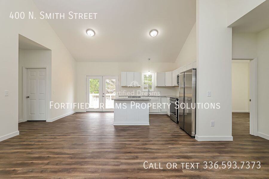 400 N Smith St - Photo 6 of 11