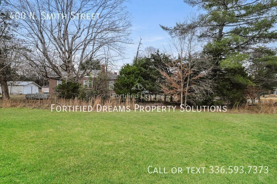400 N Smith St - Photo 7 of 11