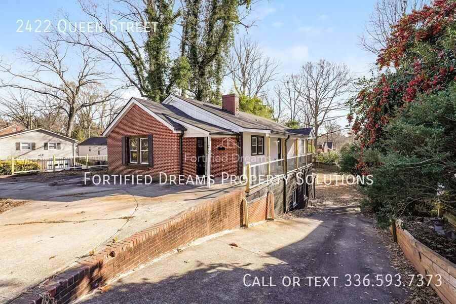 2422 Queen St - Photo 2 of 20