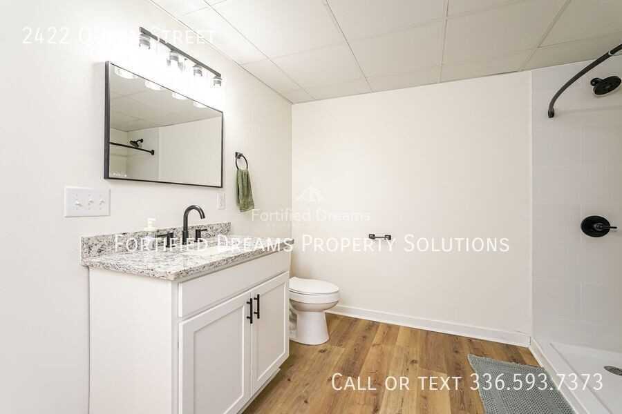2422 Queen St - Photo 7 of 20