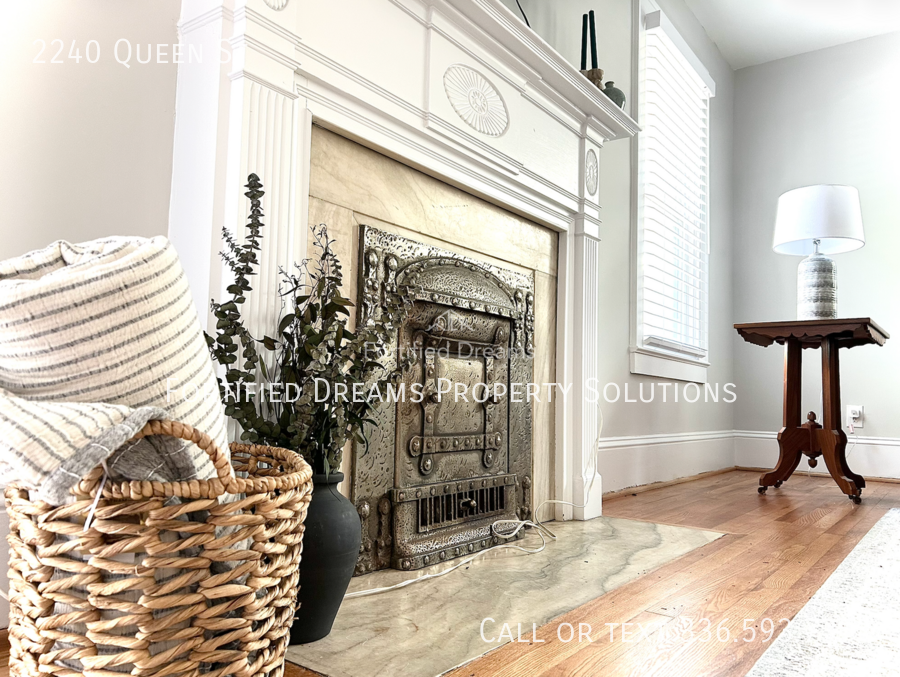 2240 Queen St - Photo 3 of 27