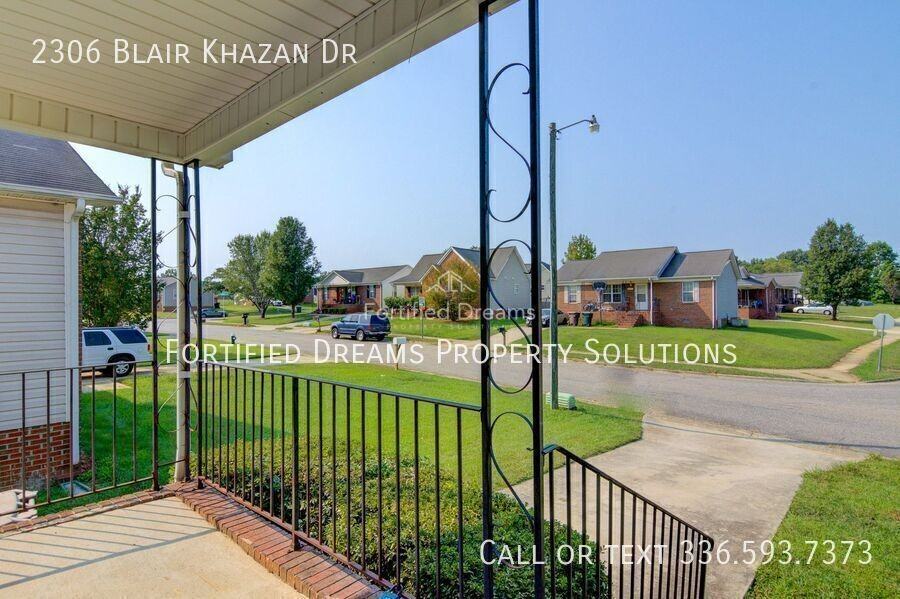 2306 Blair Khazan Dr - Photo 3 of 26