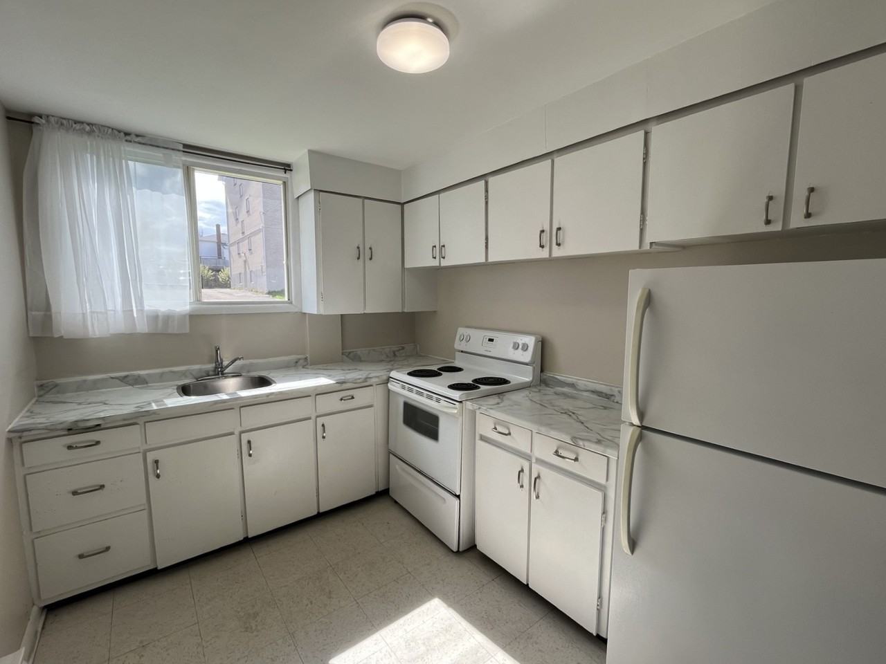 21 Verdun St #1 - Photo 2 of 10