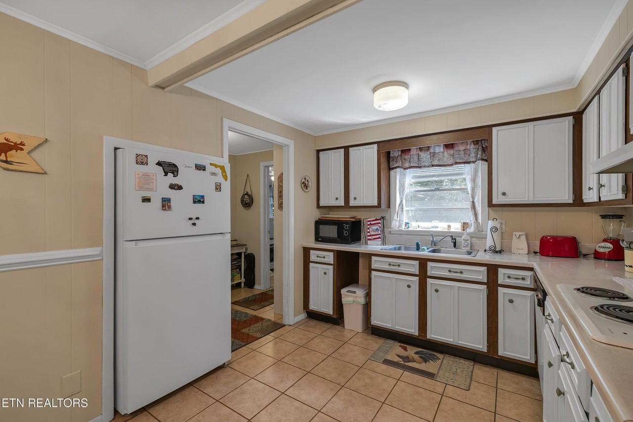 305 Shields View Dr #NA - Photo 6 of 24